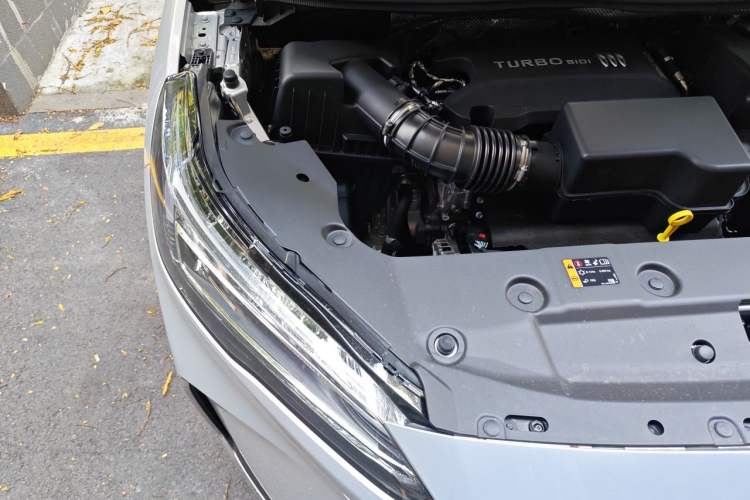 Used Buick GL8 2025 Model Land Cruiser Business Class Comfort DG Edition Engine Bay Right