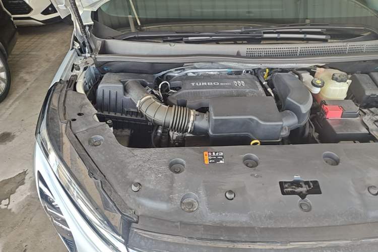 Used Buick GL8 2025 Lu Zun Deluxe Edition Engine Bay Right