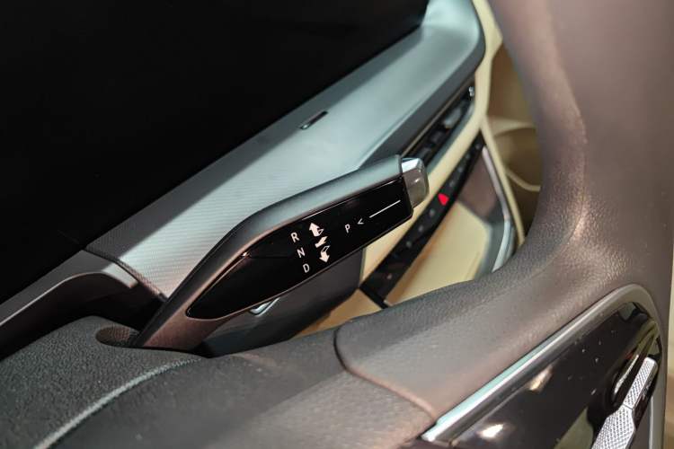 Used Buick GL8 2025 Model Land Executive Class First-Adoption Edition Gear Lever