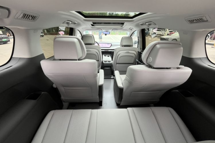 Used Buick GL8 2025 Lu Zun Deluxe Edition Interior 1