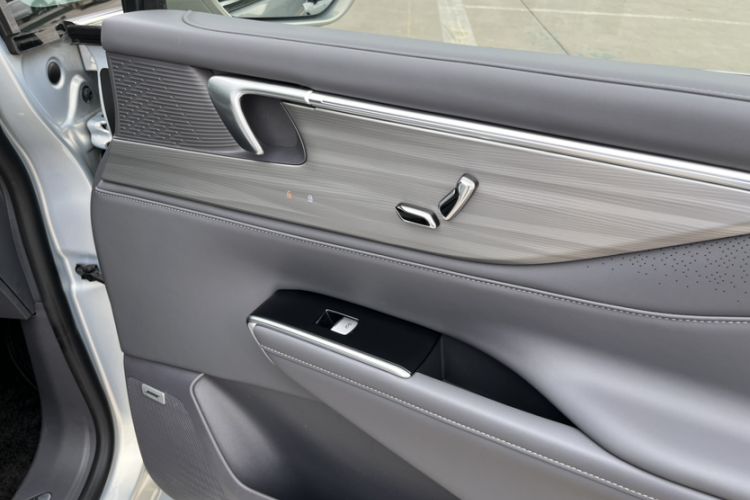 Used Buick GL8 2025 Lu Zun Deluxe Edition Interior 10