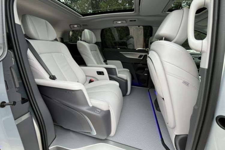 Used Buick GL8 2025 Lu Zun Deluxe Edition Interior 12