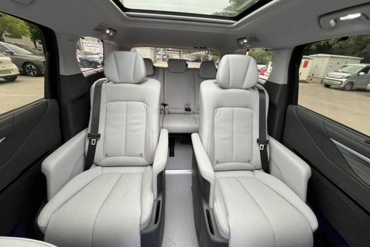 Used Buick GL8 2025 Lu Zun Deluxe Edition Interior 4