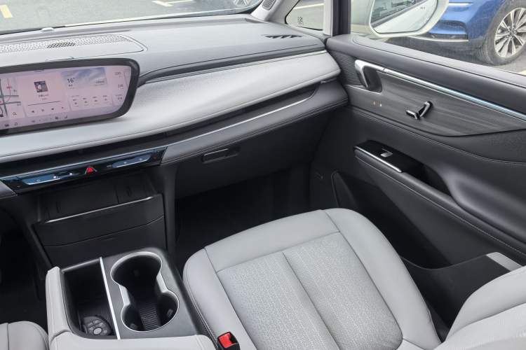 Used Buick GL8 2025 Lu Zun Deluxe Edition Interior 6
