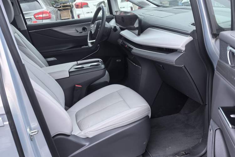 Used Buick GL8 2025 Lu Zun Deluxe Edition Interior 7