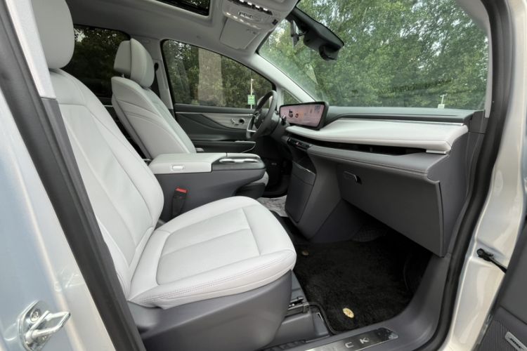 Used Buick GL8 2025 Lu Zun Deluxe Edition Interior 9