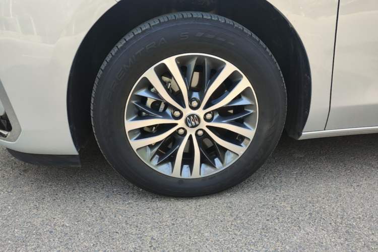 Used Buick GL8 2025 Model Land Cruiser Business Class Comfort DG Edition Left Front Wheel Hub
