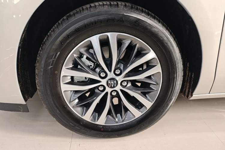 Used Buick GL8 2025 Model Land Cruiser Business Class Smart Enjoyment Edition Left Front Wheel Hub