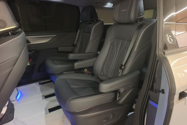 Used Buick GL8 2025 Lu Zun Smart Enjoyment & Yue Edition Left Rear Seat