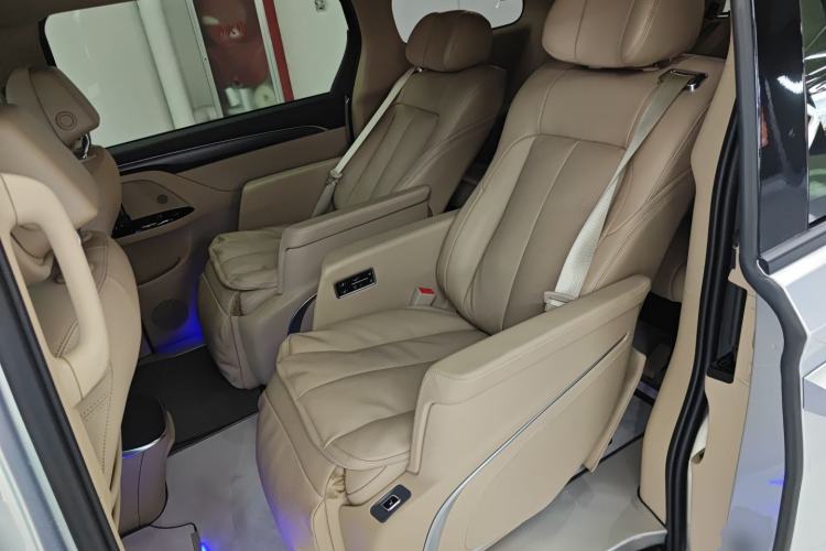 Used Buick GL8 2025 Model Land Executive Class First-Adoption Edition Left Rear Seat