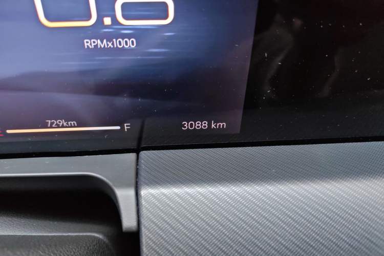 Used Buick GL8 2025 Model Land Cruiser Business Class Comfort DG Edition Odometer Close Up