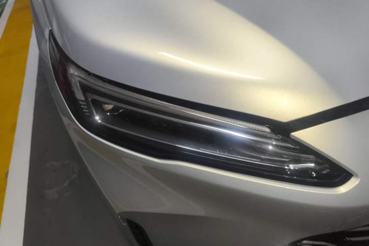 Used Buick GL8 2025 Model Land Cruiser Business Class Comfort DG Edition Right Front Headlight