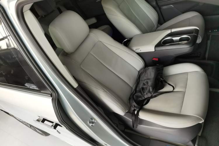 Used Buick GL8 2025 Lu Zun Smart Enjoyment Edition Right Front Seat