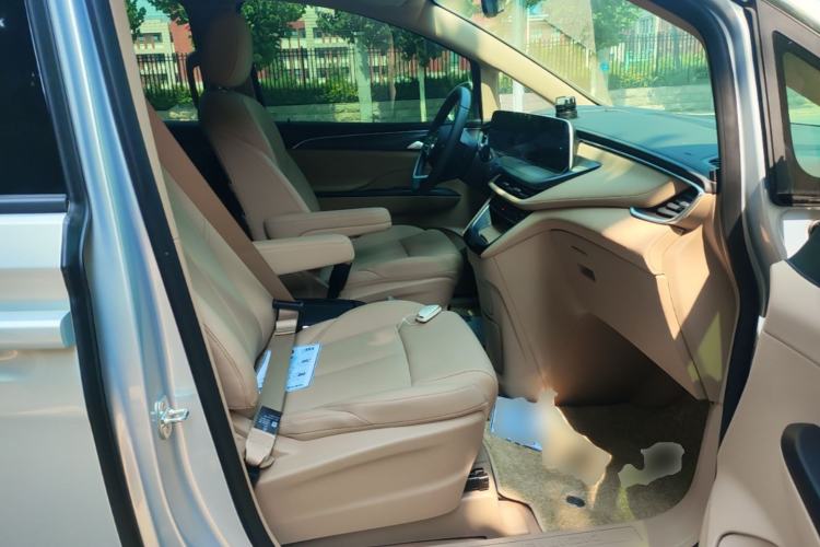 Used Buick GL8 2025 Model Land Cruiser Business Class Comfort DG Edition Right Front Seat