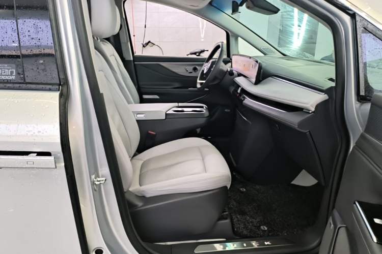 Used Buick GL8 2025 Lu Zun Deluxe Edition Right Front Seat