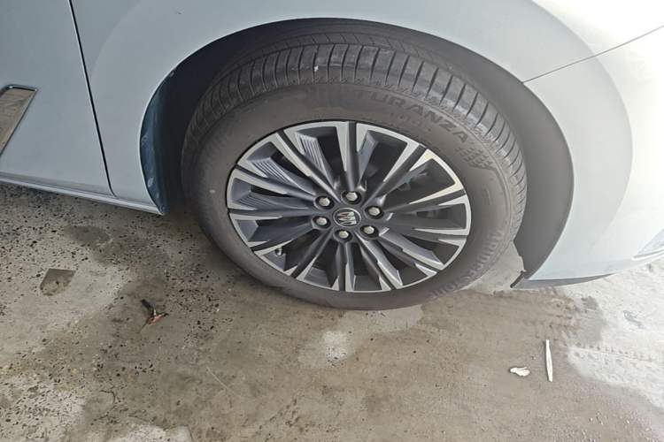 Used Buick GL8 2025 Lu Zun Deluxe Edition Right Front Wheel Hub