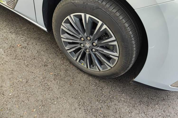 Used Buick GL8 2025 Lu Zun Deluxe Edition Right Front Wheel Hub