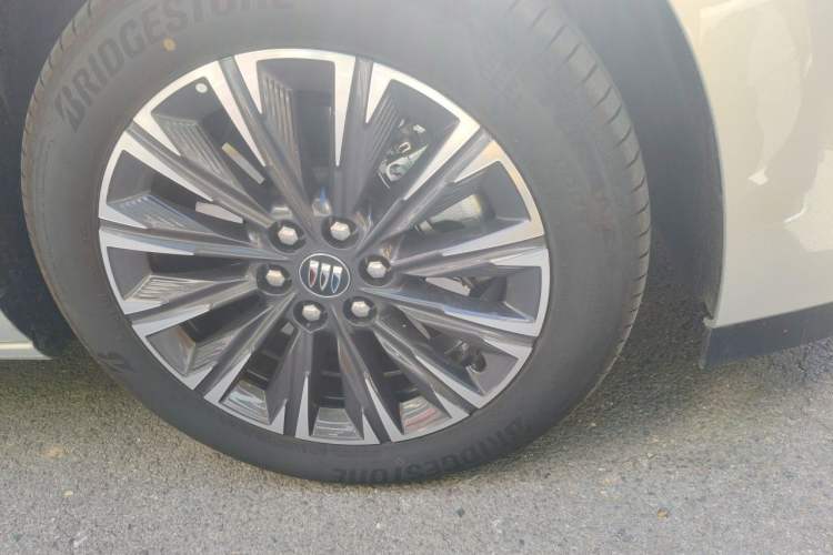 Used Buick GL8 2025 Lu Zun Smart Enjoyment Edition Right Front Wheel Hub