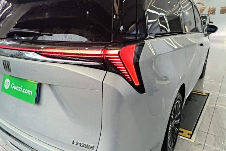 Used Buick GL8 2025 Lu Zun Deluxe Edition Right Rear Taillight