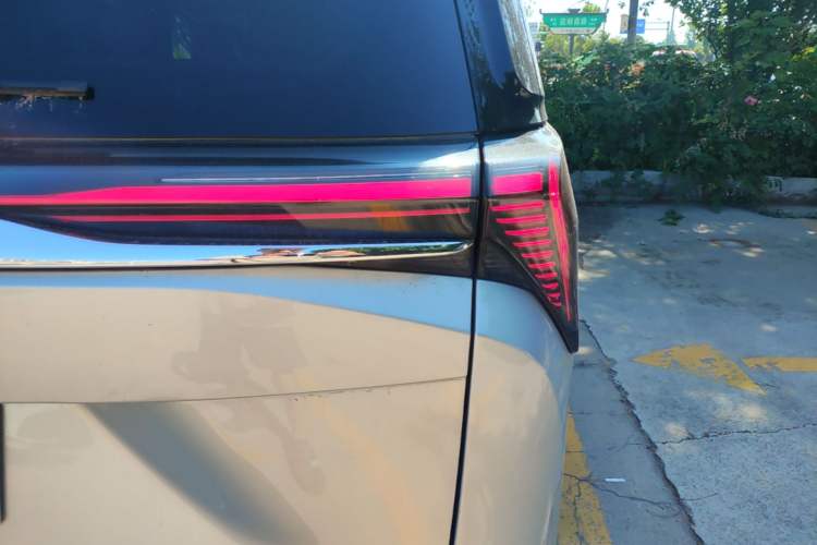 Used Buick GL8 2025 Lu Zun Deluxe Edition Right Rear Taillight