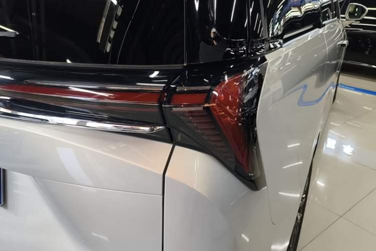 Used Buick GL8 2025 Lu Zun Smart Enjoyment & Yue Edition Right Rear Taillight