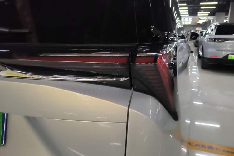 Used Buick GL8 2025 Lu Zun Smart Enjoyment Edition Right Rear Taillight