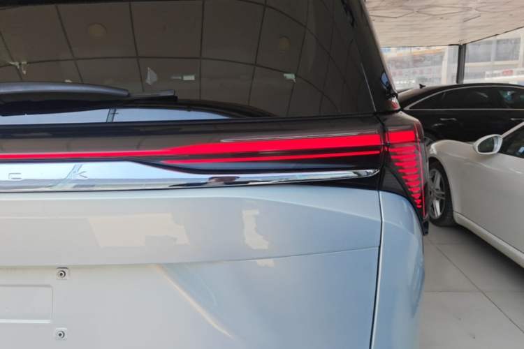 Used Buick GL8 2025 Lu Zun Smart Enjoyment Edition Right Rear Taillight