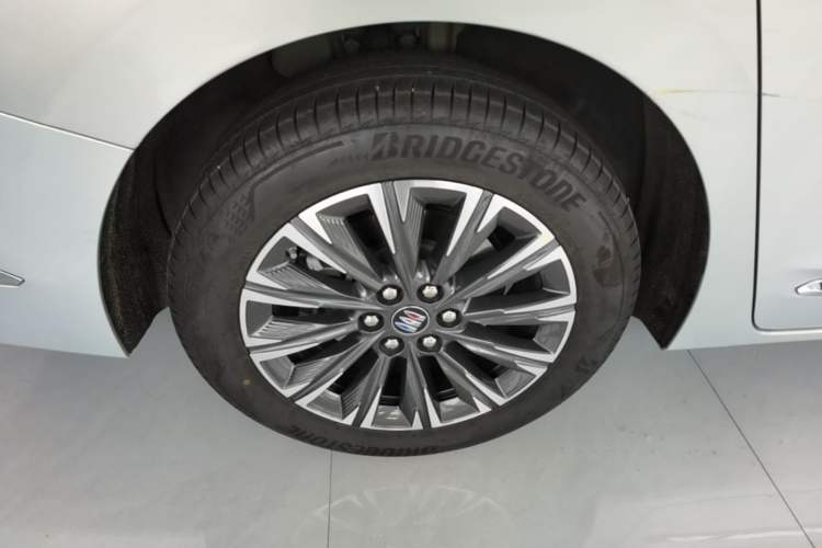 Used Buick GL8 2025 Lu Zun Smart Enjoyment Edition Right Rear Wheel Hub