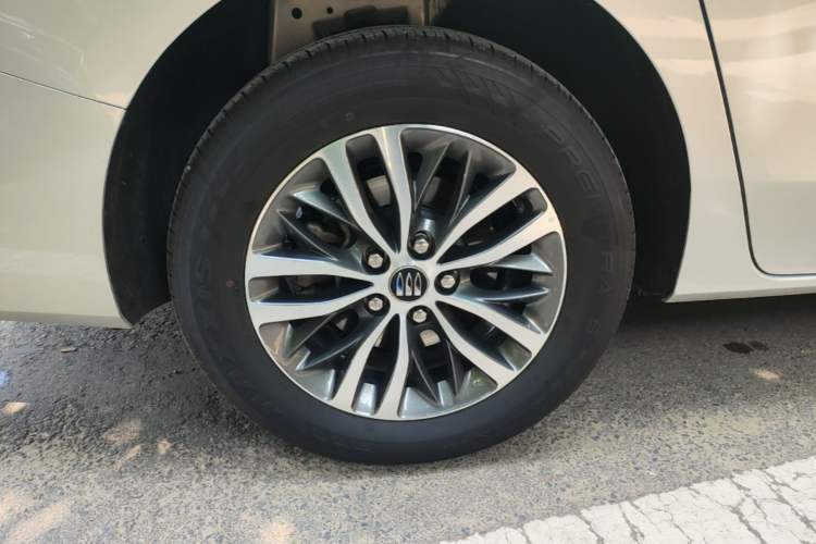 Used Buick GL8 2025 Model Land Cruiser Business Class Comfort DG Edition Right Rear Wheel Hub