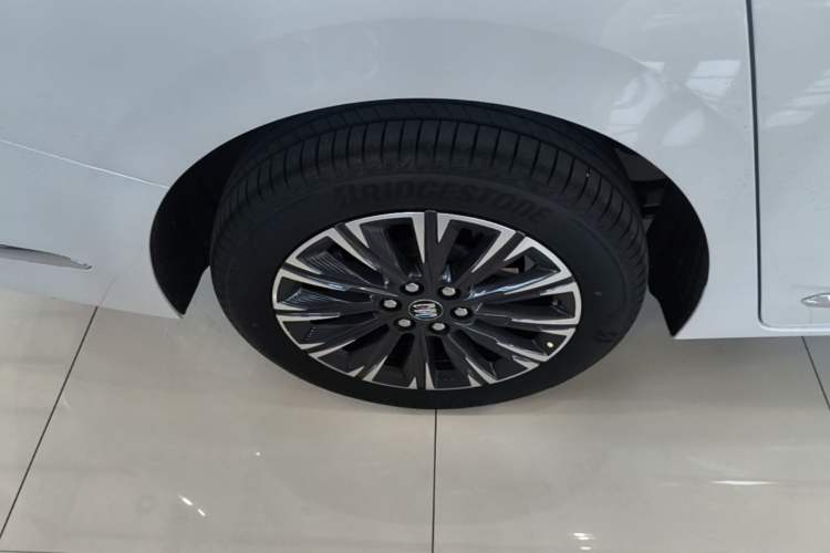 Used Buick GL8 2025 Lu Zun Deluxe Edition Right Rear Wheel Hub