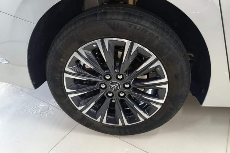 Used Buick GL8 2025 Lu Zun Smart Enjoyment & Yue Edition Right Rear Wheel Hub