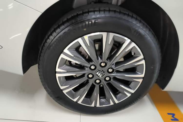 Used Buick GL8 2025 Lu Zun Smart Enjoyment Edition Right Rear Wheel Hub