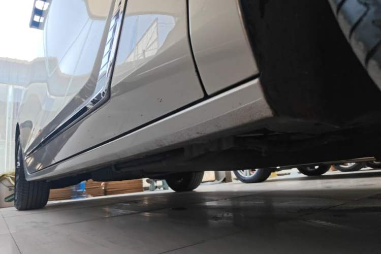 Used Buick GL8 2025 Lu Zun Smart Enjoyment Edition Right Side Sill