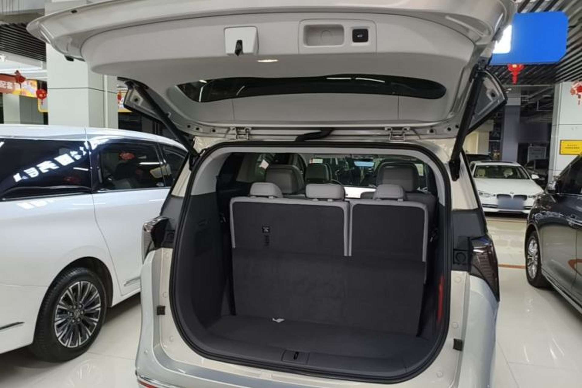 Used Buick GL8 2025 Lu Zun Deluxe Edition Trunk