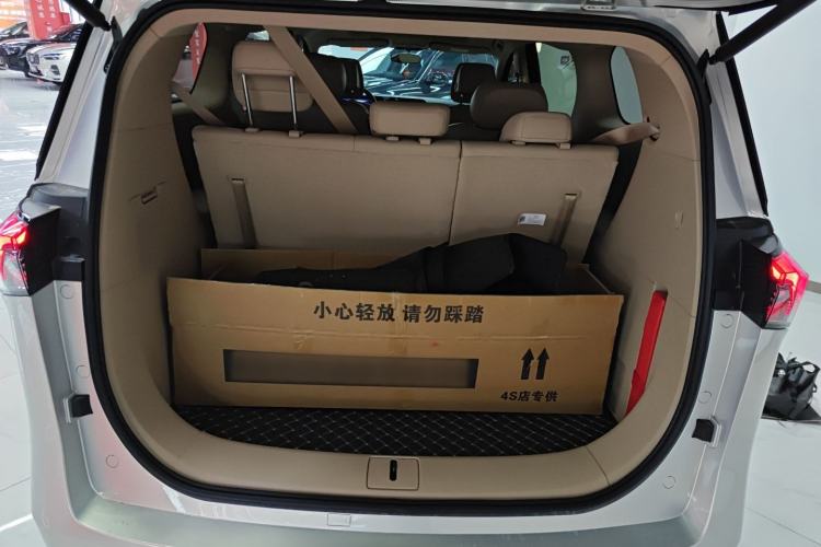 Used Buick GL8 2025 Model Land Executive Class First-Adoption Edition Trunk