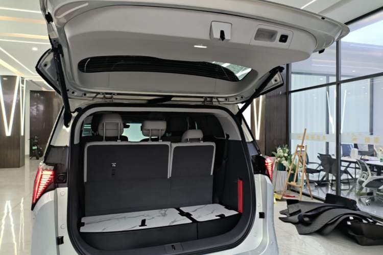 Used Buick GL8 2025 Lu Zun Deluxe Edition Trunk