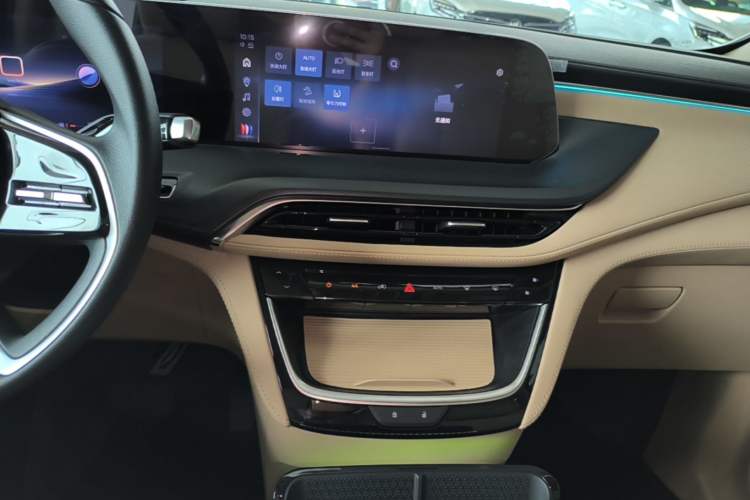 Used Buick GL8 2025 Model Land Cruiser Business Class Comfort DG Edition Audio And AC Panel