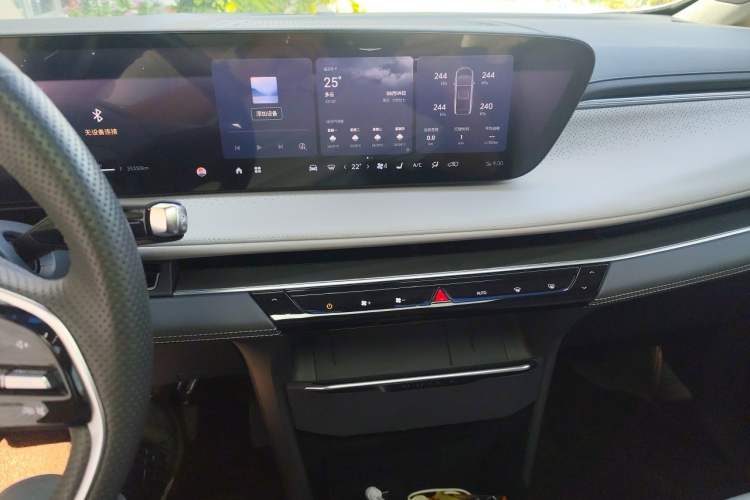 Used Buick GL8 2025 Lu Zun Deluxe Edition Audio And AC Panel
