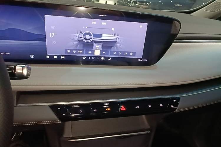 Used Buick GL8 2025 Lu Zun Smart Enjoyment Edition Audio And AC Panel