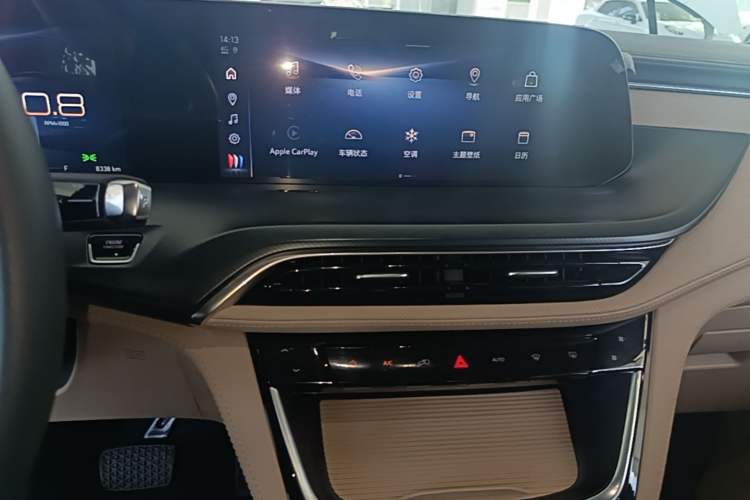Used Buick GL8 2025 Model Land Executive Class First-Adoption Edition Audio And AC Panel