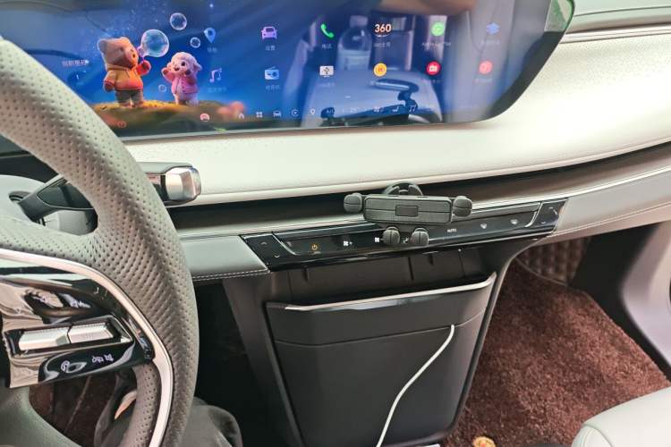 Used Buick GL8 2025 Lu Zun Deluxe Edition Audio And AC Panel