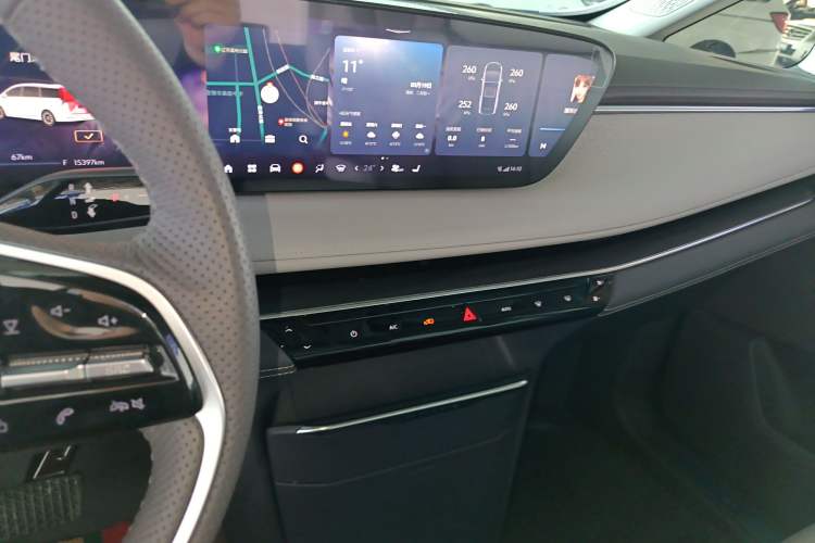 Used Buick GL8 2025 Lu Zun Smart Enjoyment Edition Audio And AC Panel