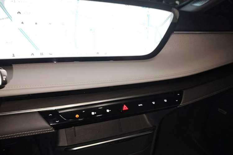 Used Buick GL8 2025 Lu Zun Deluxe Edition Audio And AC Panel