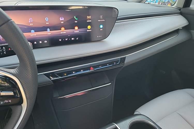 Used Buick GL8 2025 Lu Zun Deluxe Edition Audio And AC Panel