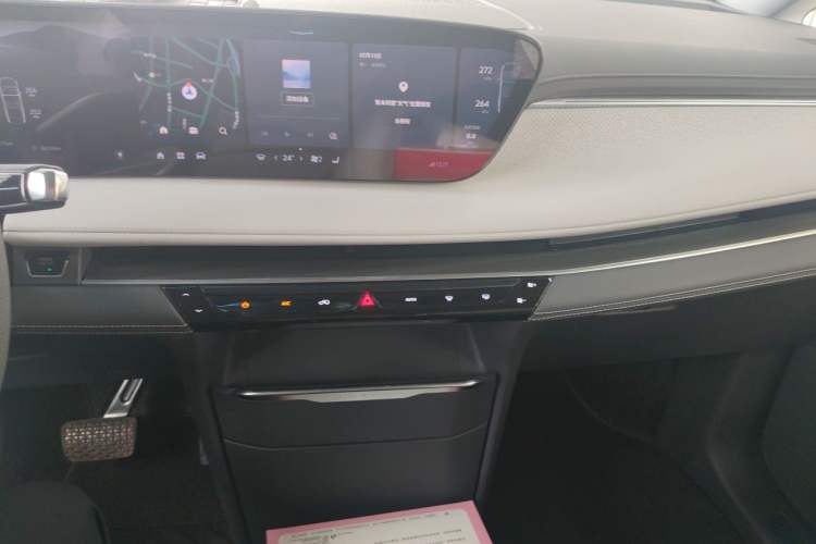 Used Buick GL8 2025 Lu Zun Smart Enjoyment Edition Audio And AC Panel