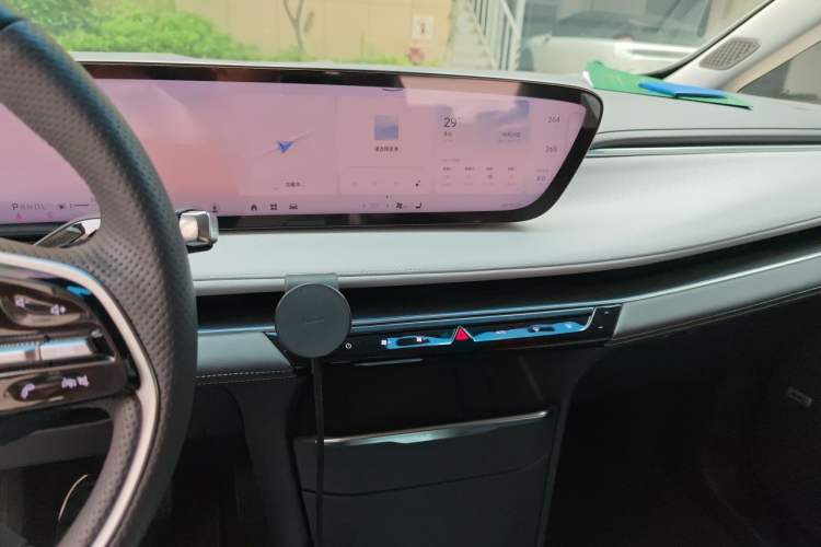 Used Buick GL8 2025 Lu Zun Smart Enjoyment & Yue Edition Audio And AC Panel