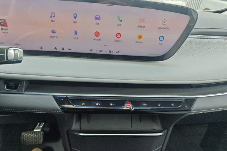 Used Buick GL8 2025 Lu Zun Deluxe Edition Audio And AC Panel