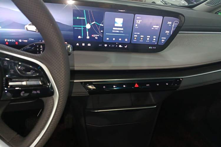 Used Buick GL8 2025 Lu Zun Deluxe Edition Audio And AC Panel