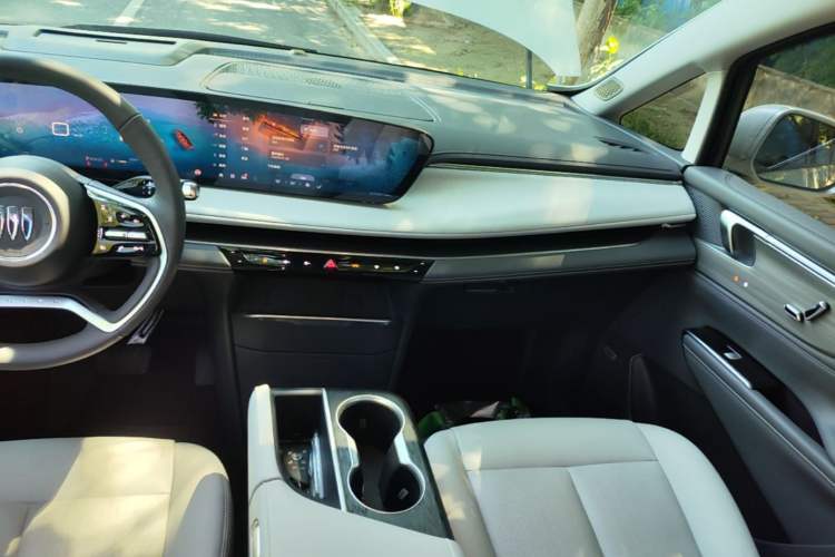 Used Buick GL8 2025 Lu Zun Deluxe Edition Audio And AC Panel