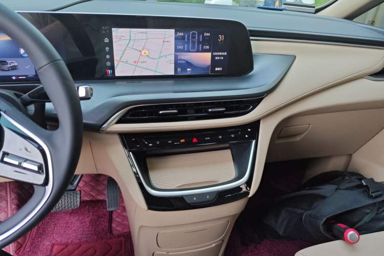 Used Buick GL8 2025 Model Land Executive Class First-Adoption Edition Audio And AC Panel